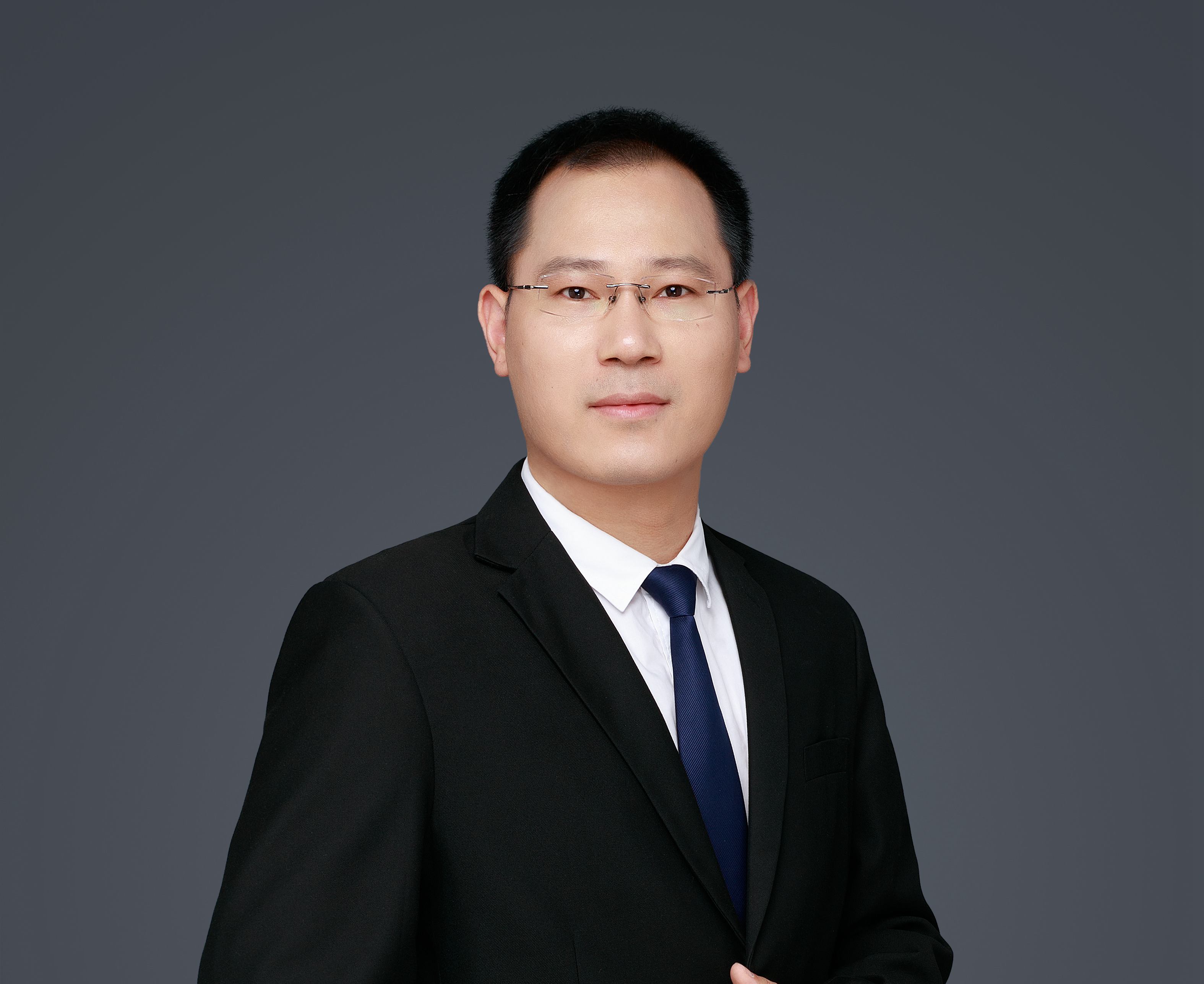 【寻访身边的榜样】科研求索孜孜无怠 培桃育李诲人不倦——记电子科学与工程学院副院长贺龙兵