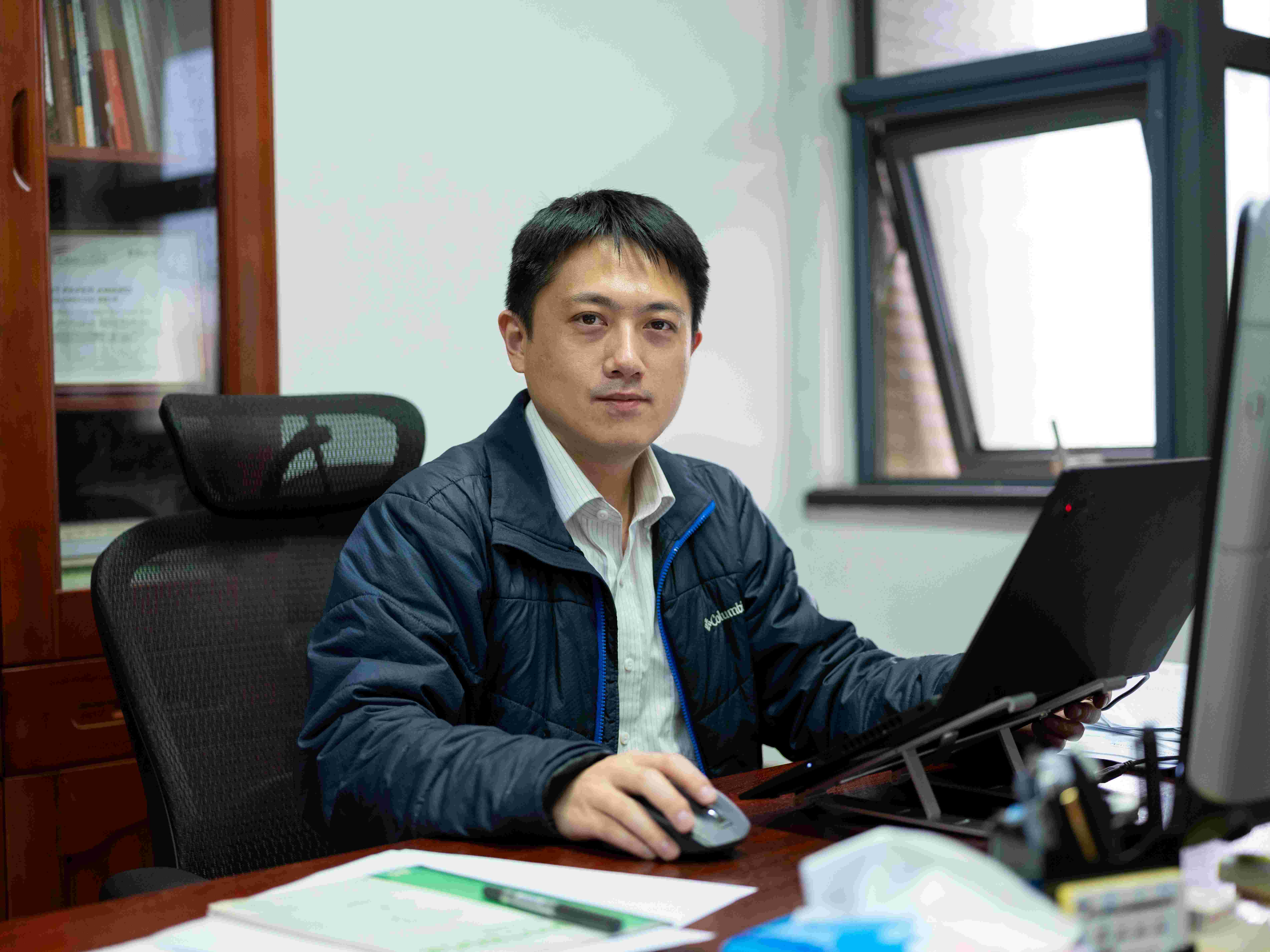 【寻访身边的榜样】静心尽力——记东南大学信息科学与工程学院青年教授许威