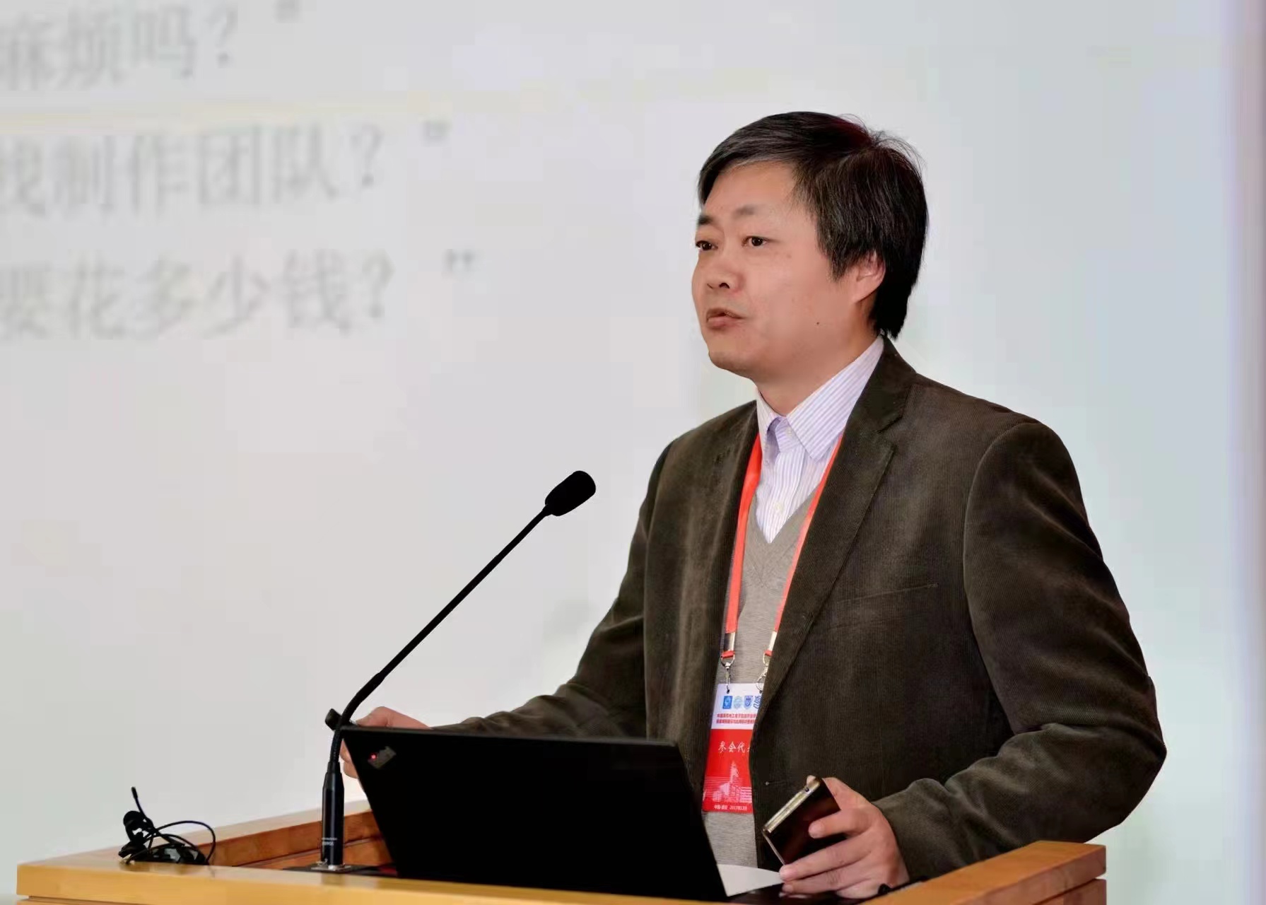 以你为镜：平凡相伴里的微光——记东南大学杰出教学奖获得者、信息科学与工程学院孟桥教授